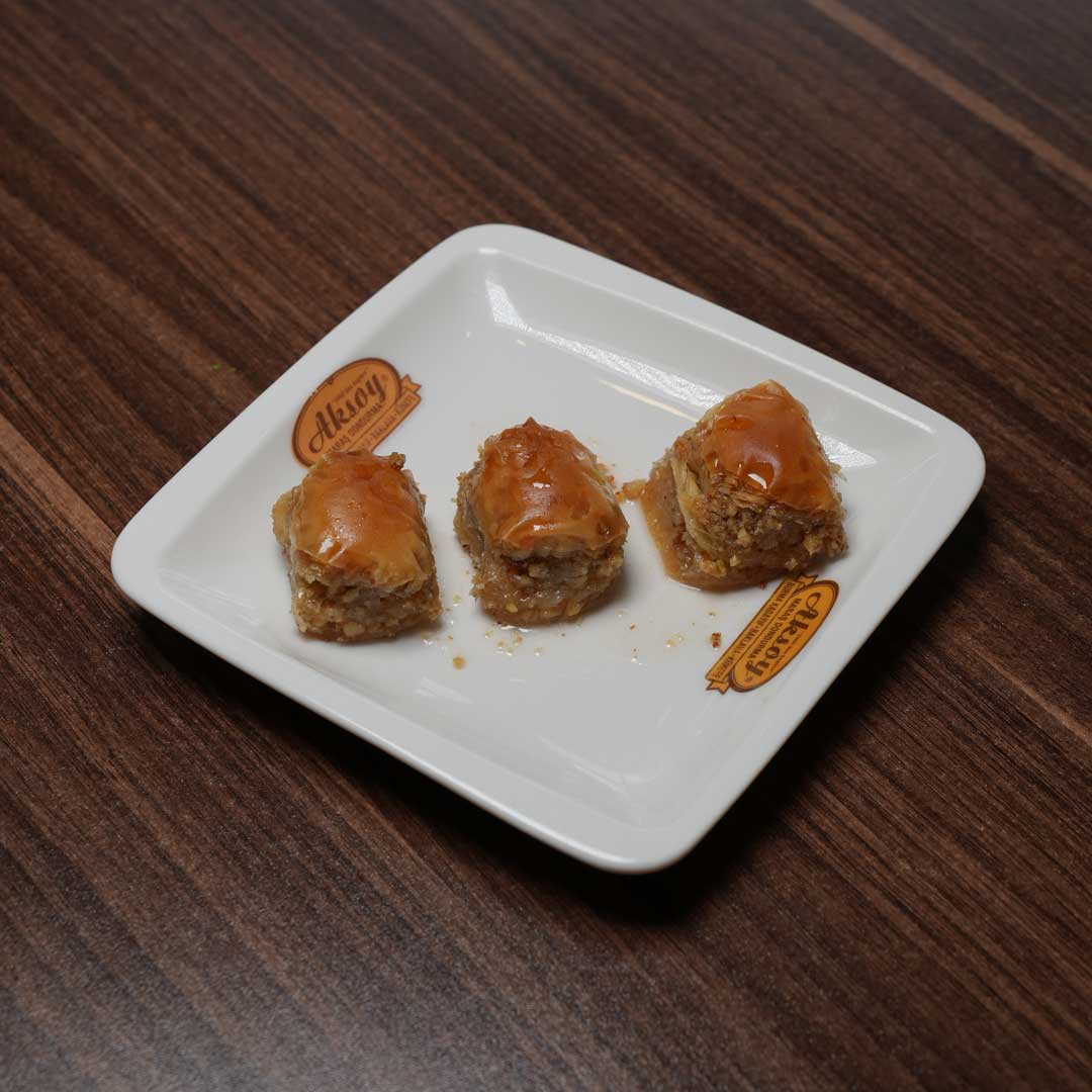 Ev Baklavası (Cevizli)